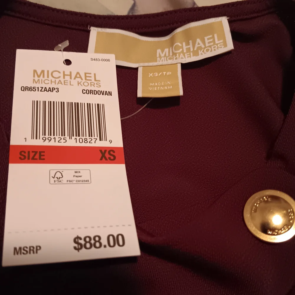 Michael Kors Burgundy Short Sleeve Keyhole Gold Button Top - Picture 4 of 4